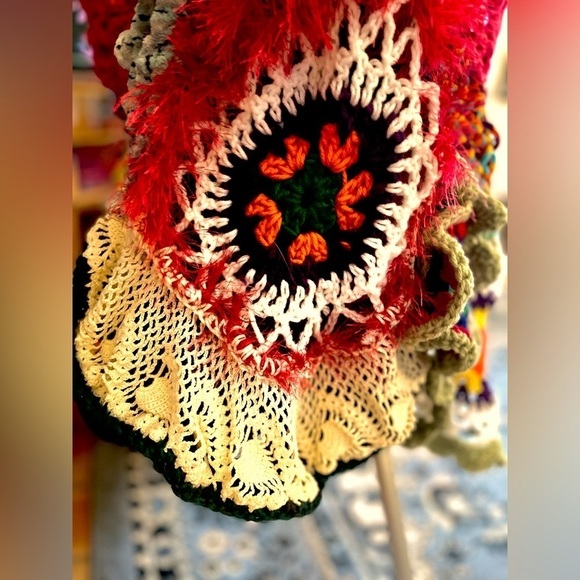 HANDMADE FREE FORM CROCHETED CAPE - Picture 12 of 15